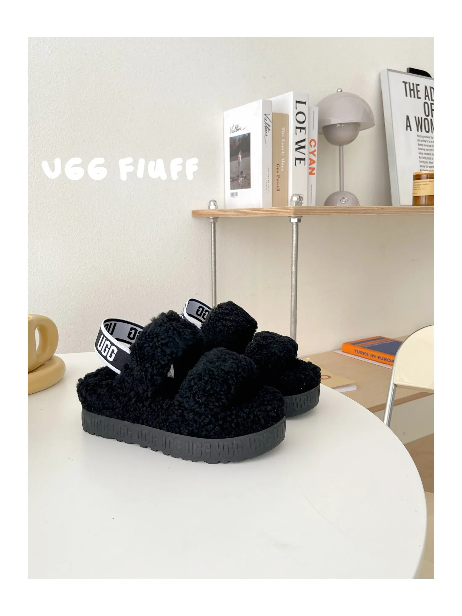💰440 UGG sheepskin all-in-one snow boots 0876 new autumn and winter style Zhou Dongyu's same style furry slippers Product name: Ovlafita, Longfeng Teddy fur muffin bottom slippers, new at the counter simultaneously It is an upgraded version of the classic oh yeah sandals, the corrugated sheepskin material is used to make it more fashionable and cool, the heel strap is the highlight of the entire design, the muffin bottom visually increases, good news for small sisters, large quantities in stock Code number: 35-41 Color: white, gray, black, pink, army green, maroon